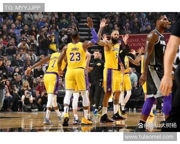 雄鹿与太阳激战正酣NBA季后赛精彩对决引发球迷热议